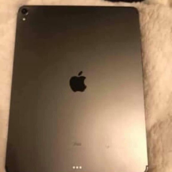 iPad Pro - Picture 2 of 3